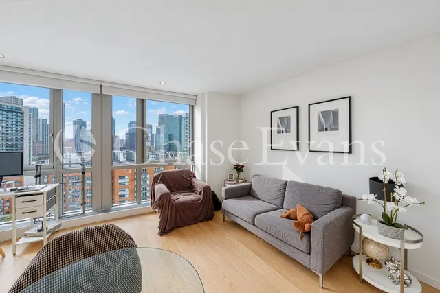 Fairmont Avenue, Canarry Wharf, E14, photo 1