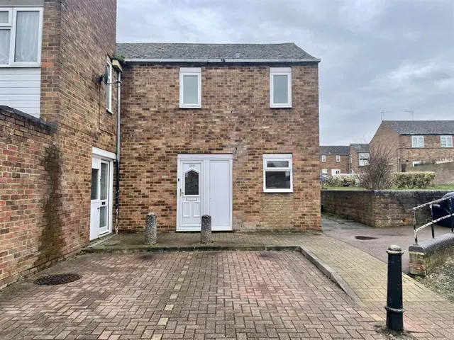 Brockles Mead, Harlow, photo 1