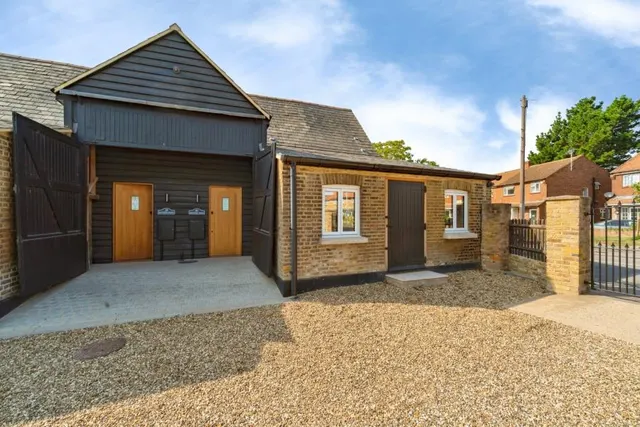 Harmondsworth Lane, Sipson, UB7, photo 1