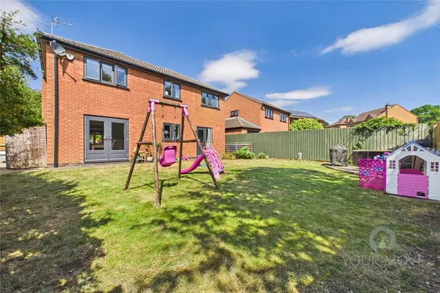 Photo 2 — Burditt Close, Rothwell, North Northamptonshire, NN14