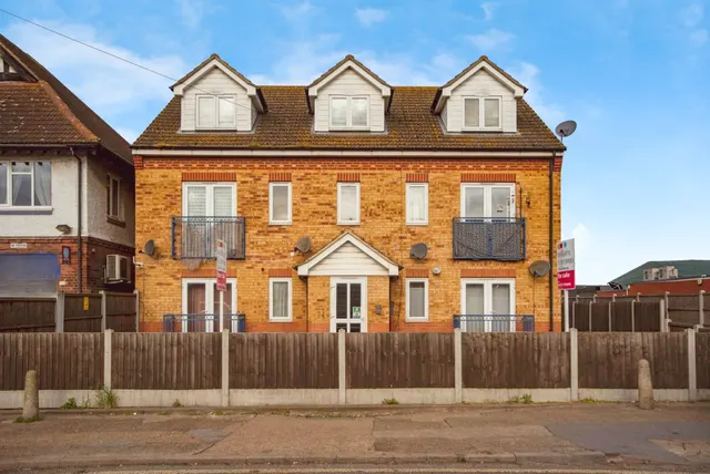 St. Chads Road, Tilbury, RM18, photo 1