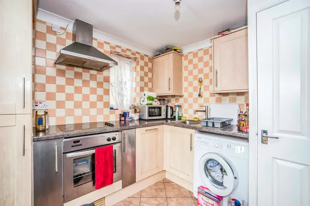 St. Chads Road, Tilbury, RM18, photo 3
