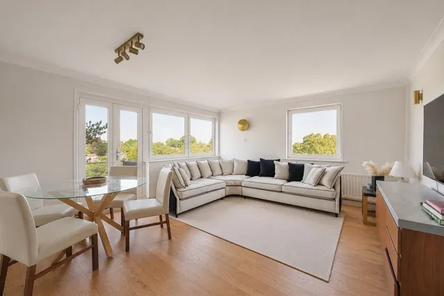 24 Craigmore Tower, Guildford Road, Woking, photo 1