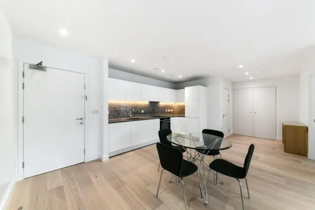 Mercury Walk, E14, photo 2