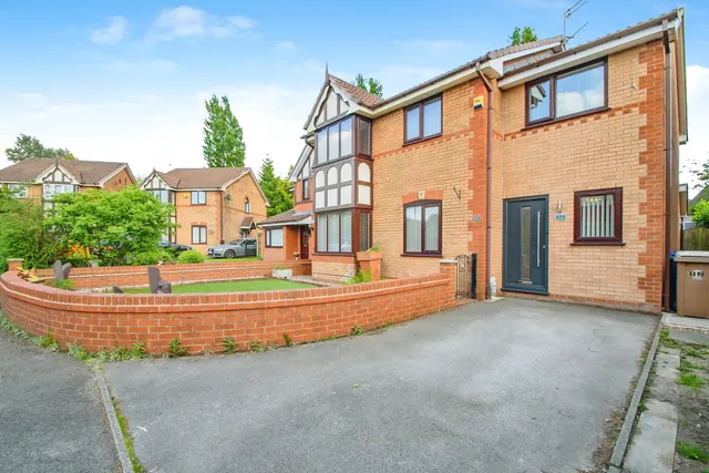 Bishops Meadow, Manchester, M24, photo 1