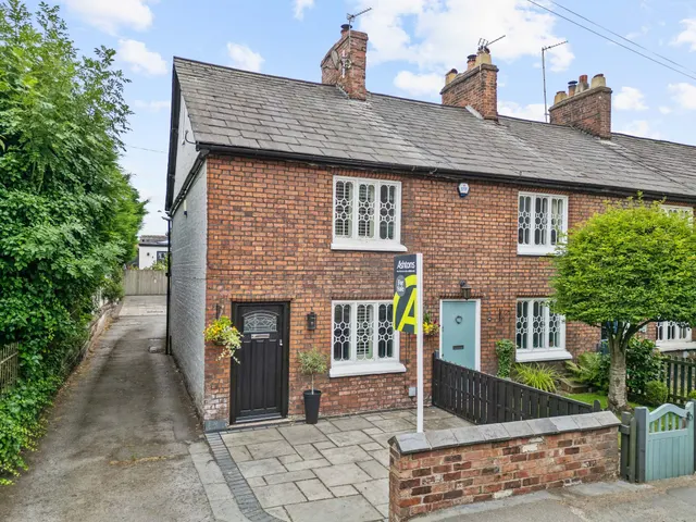 Church Road, Lymm, Lymm, WA13 0QQ, photo 1