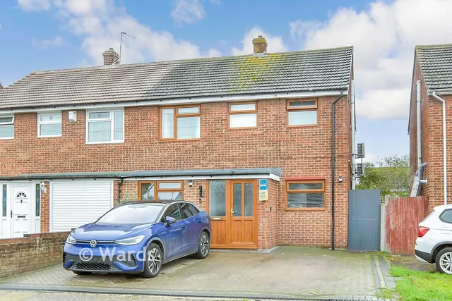 Roberts Close, Sittingbourne, ME10, photo 1