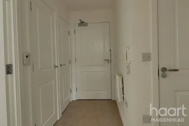 Grays Place, Slough, SL2, photo 2