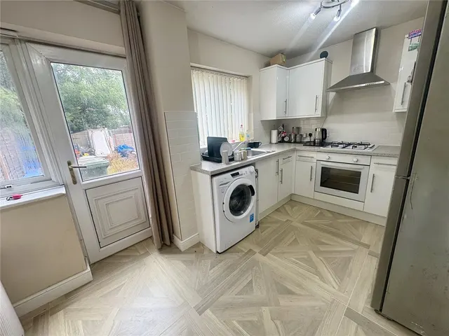 Ravensbourne Grove, Willenhall, WV13, photo 2
