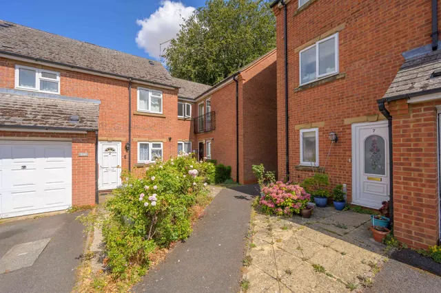 Plough Close, Kettering, NN14, photo 2