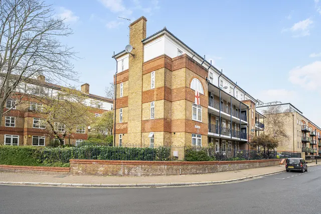 London, SE16 5HB, photo 1
