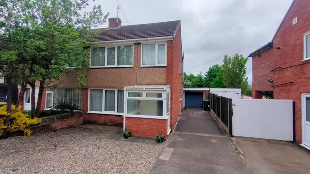 Ash Close, Summerhill, LL11, photo 1
