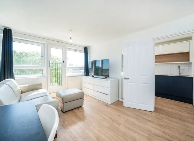 Carnoustie Drive, Islington, N1, photo 1
