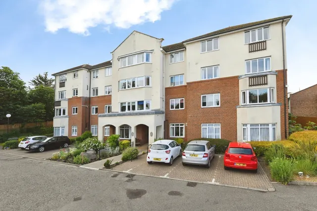 Photo 2 — Crowstone Road, Westcliff-on-Sea, Essex, SS0
