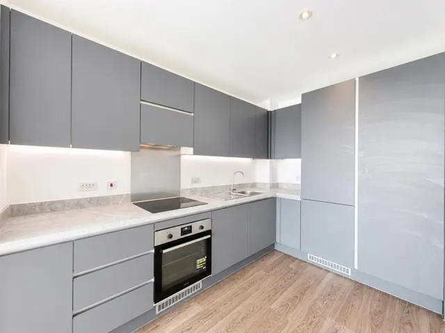 bed Apartment To LetNew Road, Feltham, TW14, photo 1
