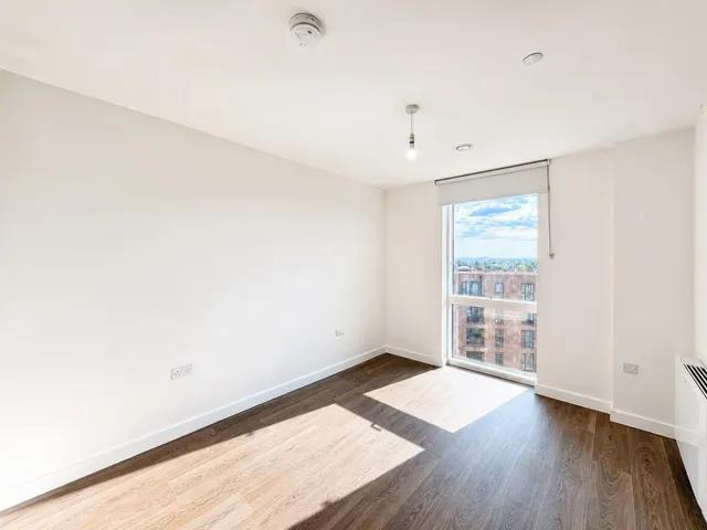 bed Apartment To LetNew Road, Feltham, TW14, photo 3