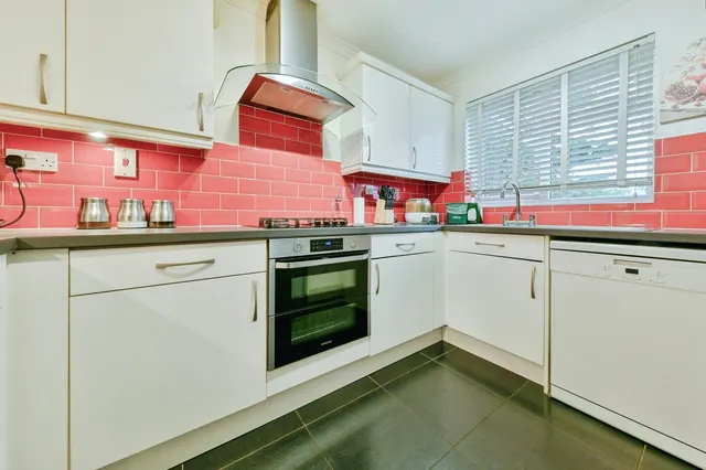Brixham Close, Stevenage, SG1, photo 2