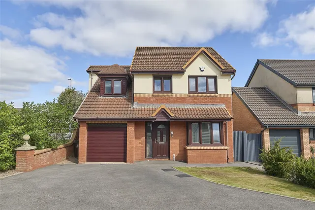 Cove Circle, Cove Bay, AB12, photo 1