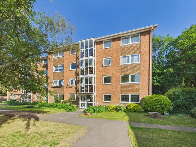 Dell Farm Road, Ruislip, Middlesex, HA4 7TX, photo 1