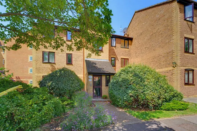 Burket Close, Southall, photo 1