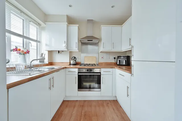 Photo 3 — 16 Edridge Court, Ley Farm Close, Watford