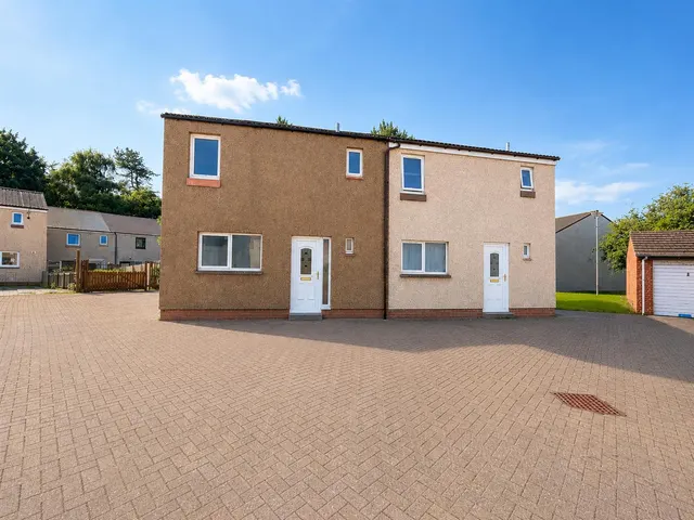 Birks Hill, Bourtreehill North, Irvine, KA11 1LE, photo 1
