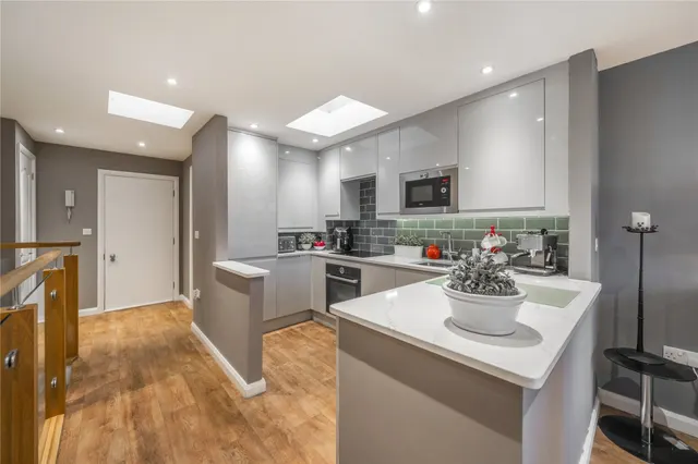 Bleasby Gardens, Cheltenham, GL51, photo 3