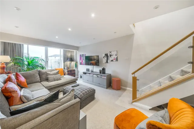 Bleasby Gardens, Cheltenham, GL51, photo 2