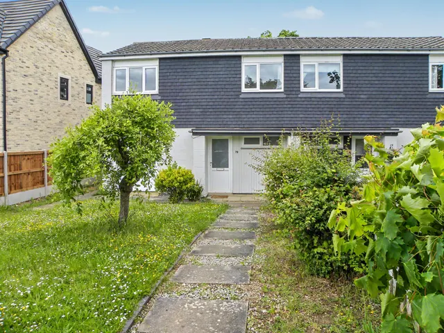 Wentworth Drive, Bedford, photo 1