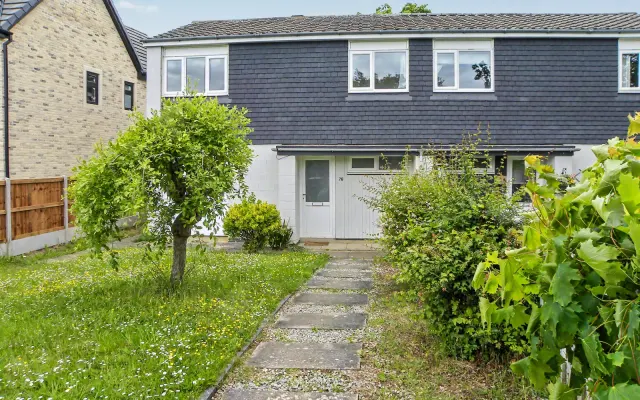 Wentworth Drive, Bedford, photo 1