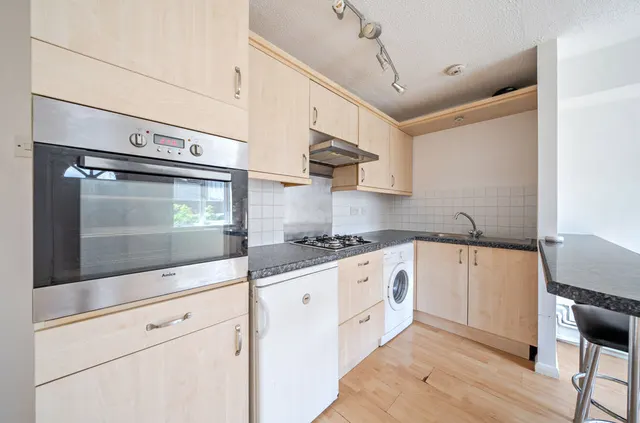 Photo 3 — Hainault Street, 15 Hainault Street London Greater London London, London, Greater London, SE92EF