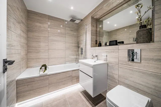 Station Road, Addlestone, KT15, photo 3