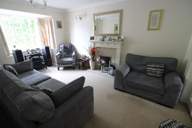Photo 3 — Ashwell Court, Woodthorpe