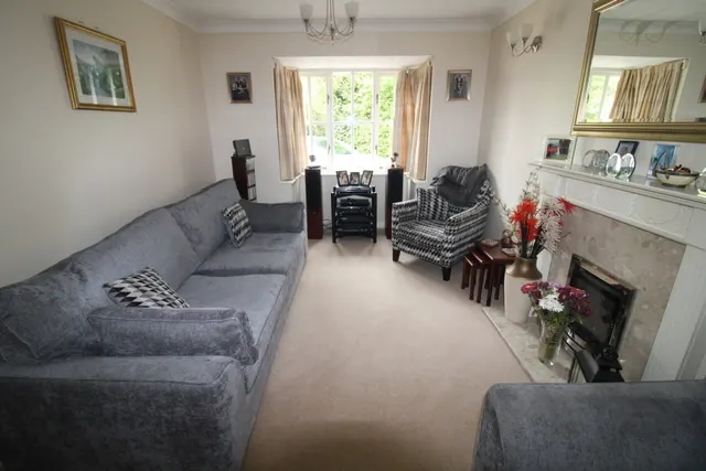 Photo 2 — Ashwell Court, Woodthorpe
