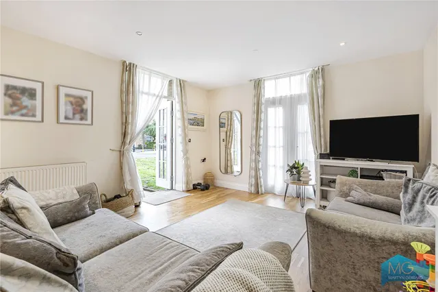 Royal Drive, Friern Barnet, N11, photo 2