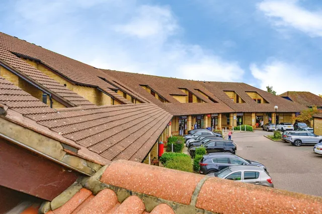 Hancock Drive, Luton, LU2, photo 2