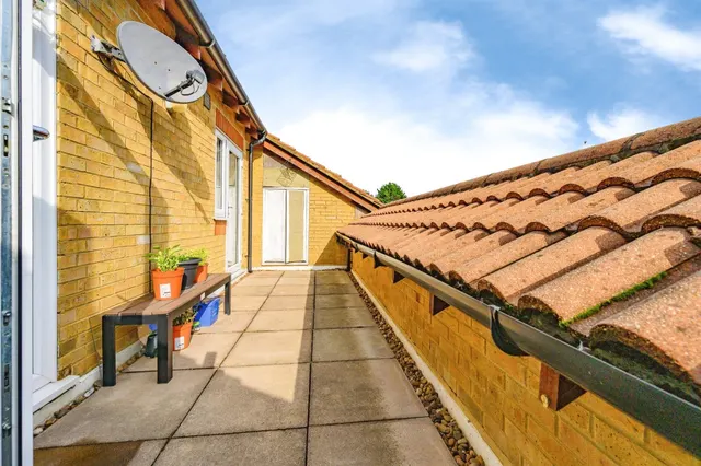 Hancock Drive, Luton, LU2, photo 3