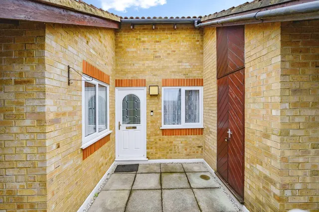 Hancock Drive, Luton, LU2, photo 1