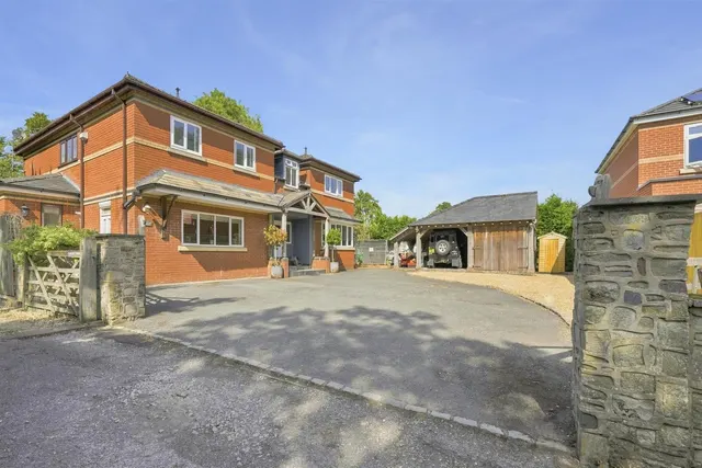 Victoria Road, Macclesfield, photo 1