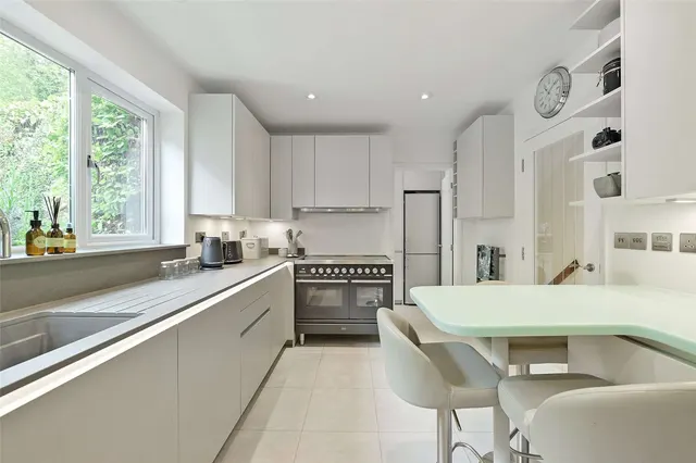 Photo 3 — Deanfield Road, Henley-on-Thames, Oxfordshire, RG9 1UU
