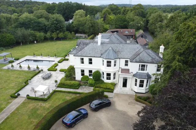 Chobham, GU24, photo 1