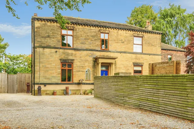 Photo 2 — Wesley Street, Ossett