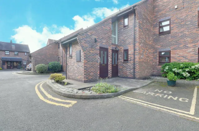 Rectory Close, Nantwich, photo 1