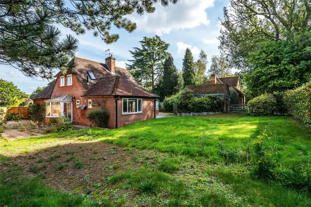 The Paddock, Westcott, RH4, photo 1