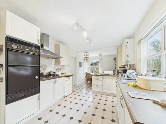 Photo 3 — Hazel Road, Purley, Reading, RG8