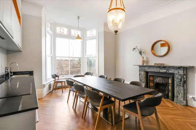 Pittville Lawn, Cheltenham, GL52, photo 2