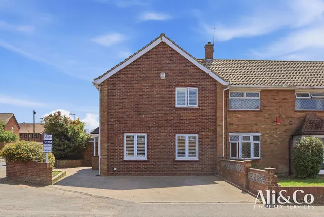 Photo 2 — St. Francis Way, Grays, Essex, RM16 4RB
