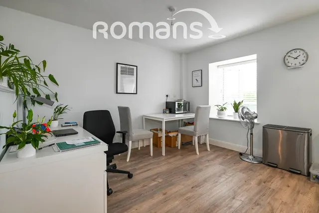 High Street, Crowthorne, RG45, photo 3