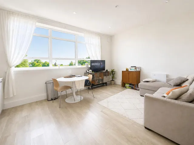 Pembroke Road, Ruislip, photo 1