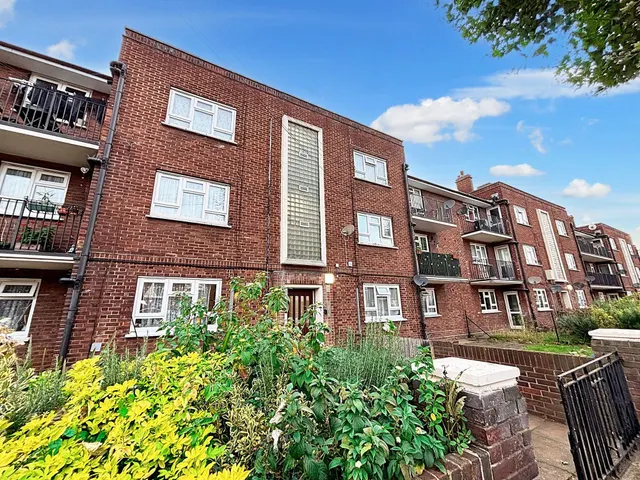 Harcourt Avenue, London, London, E12 6DG, photo 1